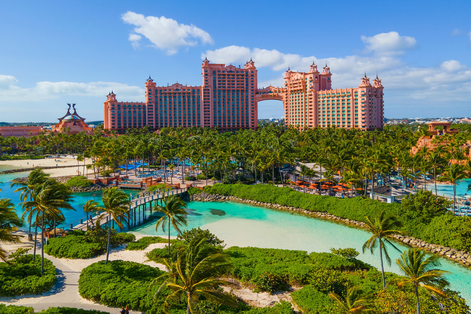 Atlantis-Resorts-Nassau-Bahamas-exterior-view